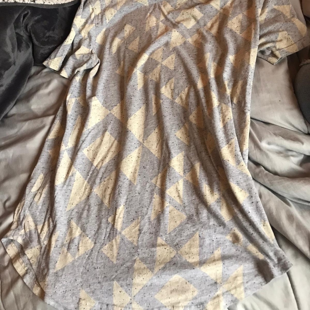 CARBON tee